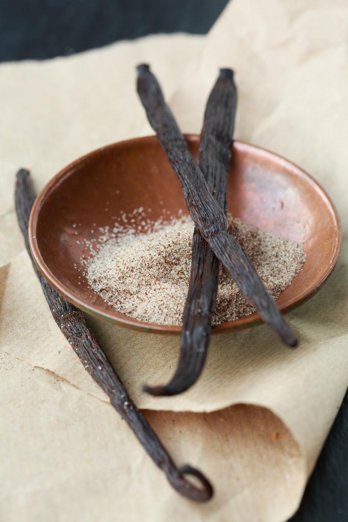 Vanilla arranged rum in a pot