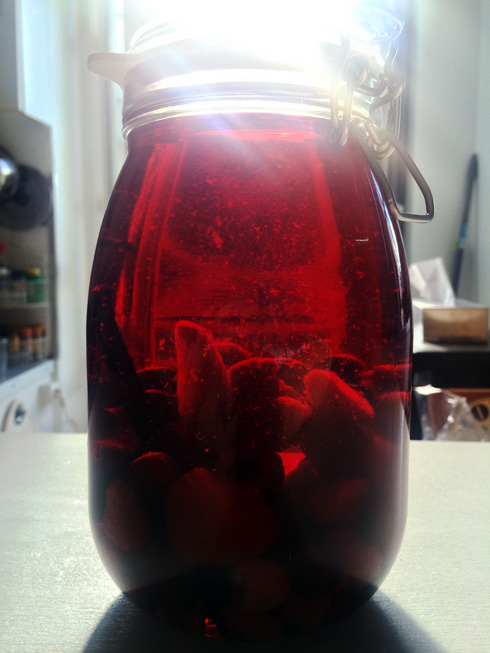 Raspberries, blueberries and pears arranged rum